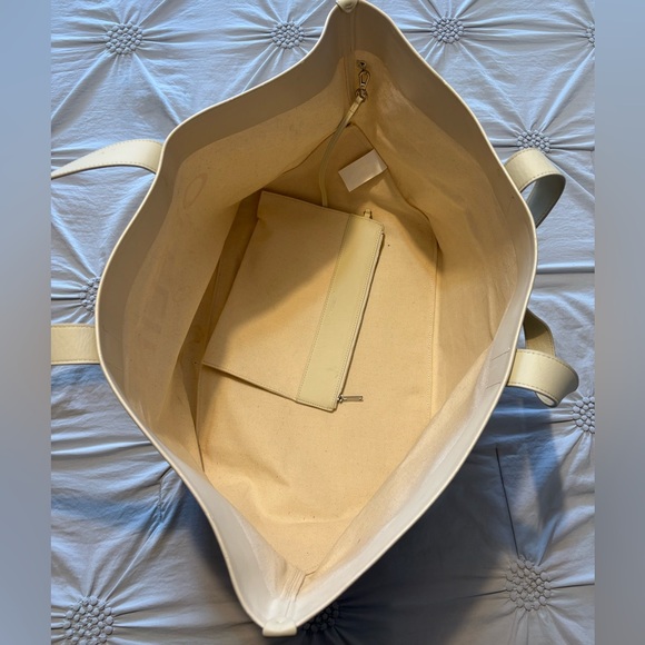 Large Aritzia Tote - Picture 3 of 3